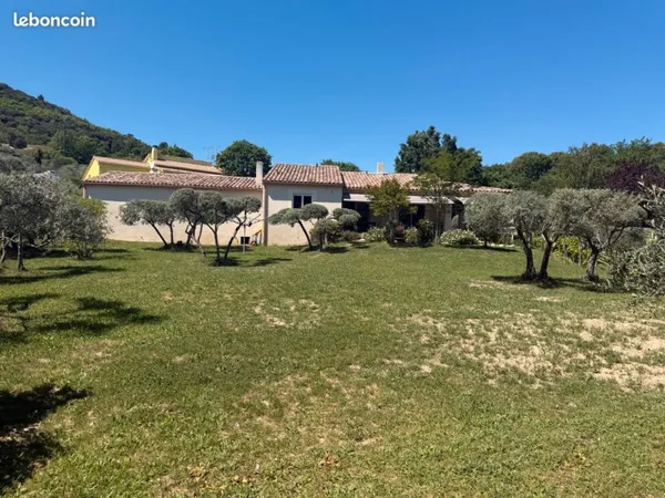 Villa contemporaine - Vue dominante - 120 m² - 2100 m² terrain