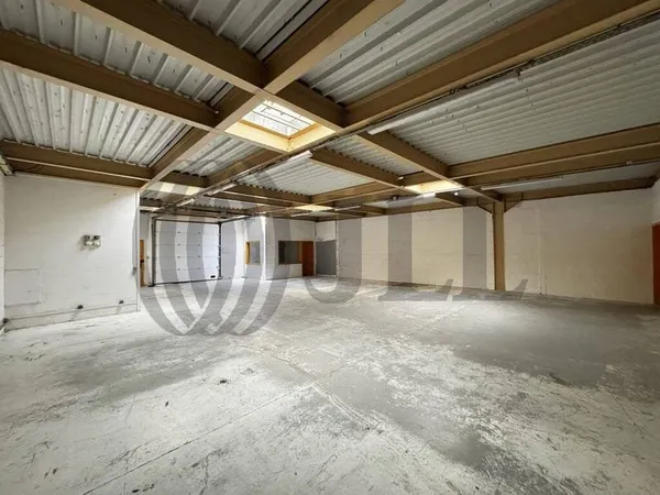 Local d'activité 300 m²