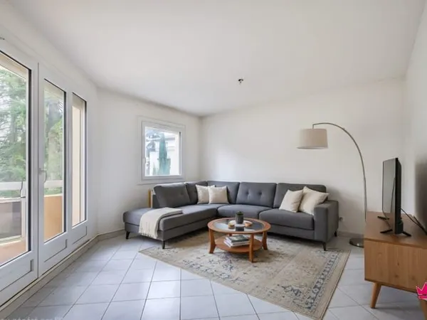 Appartement T4 de 80m2 - traversant - Décines - Proche Tram