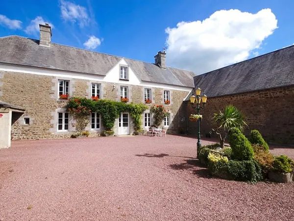 LA MANCHE Demeure de prestige pres Coutances 350 m2 avec 9ha
