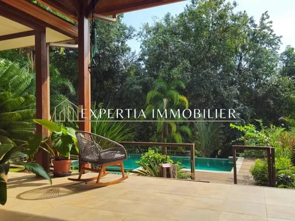 Sublime villa avec piscine à débordement, maison T2 et studi
