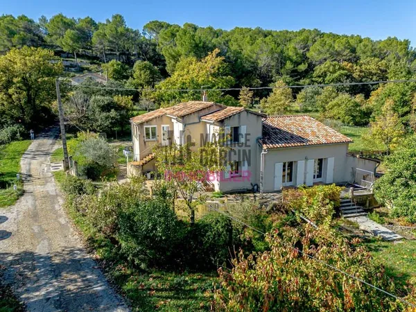 Maison avec deux habitations sur plus de 9000 m² de terrain au