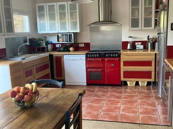MAISON COEUR DE VILLE TROIS CHAMBRES SUR UN TERRAIN DE 1600 M²