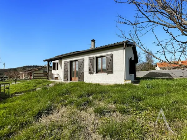 Maison proche du village avec garage et jardin