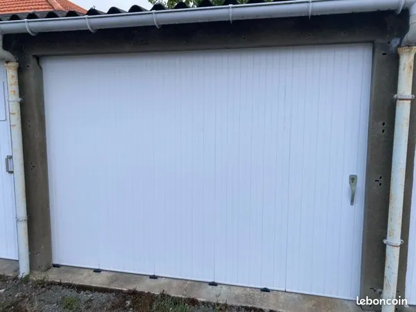 Garage 15 m² loué 90/mois - zéro charges - Nantes