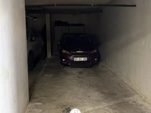 Nice // Saint Roch : Parking / Sécurisé