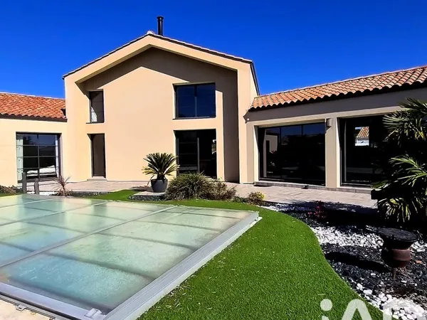 Maison 7 pièces 215 m²