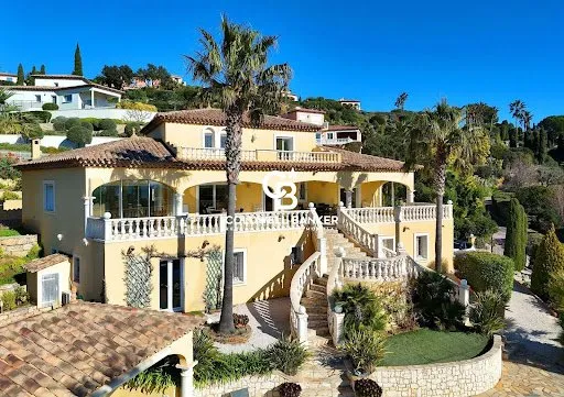 Maison 7 pièces 250 m²