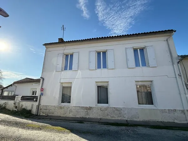 MAISON ANCIENNE- VASTE GARAGE - JARDINET