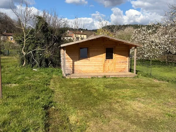 Vends terrain constructible avec habitation