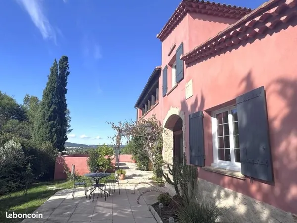Villa 9 pièces 285 m²