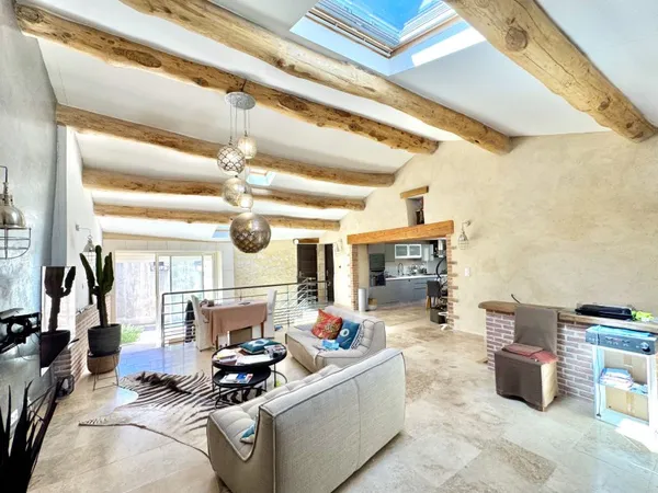 'Exclusivité Swixim Uzès' Magnifique maison de village rénovée à 20 min. d'Uzès avec son autonomie é