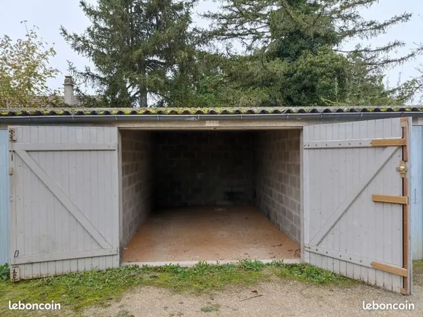 Stationnement Location Mouchard   80€