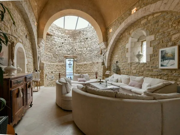 Uzès Nord, superbe demeure historique datant de l'an 815