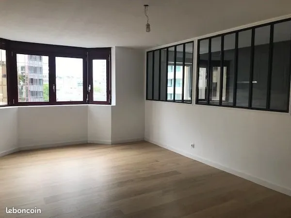 Particulier loue T3 entièrement rénové avec Garage individuel fermé