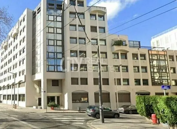 Bureau 130 m²