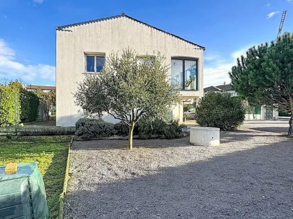 Maison familiale rénovée proches commodités