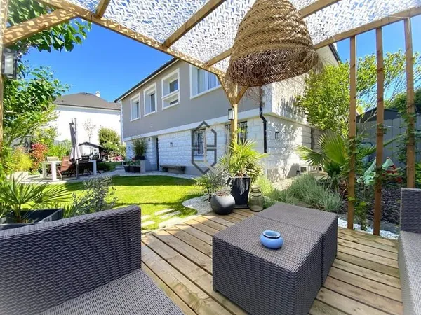 Maison 6 pièces 180 m²