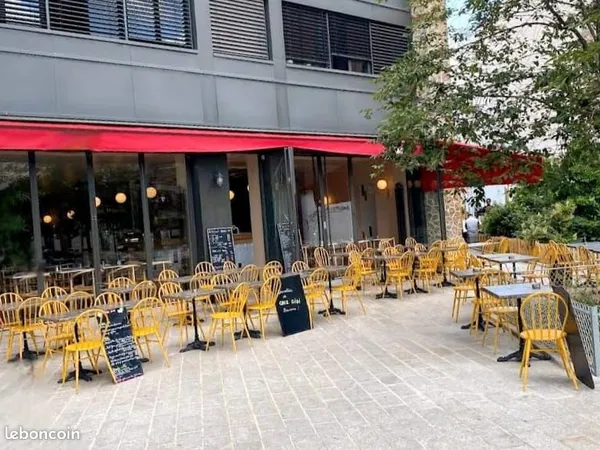 Bistrot licence 4 tout équipé et fonctionnel / Bar Restaurant / proche transports et Bureaux / Fond 