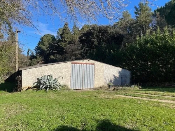 HANGAR A LOUER 240m²