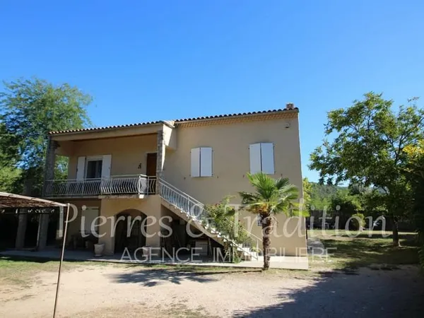 Saignon, grande maison de 180 m² habitables à vendre jardin et piscine