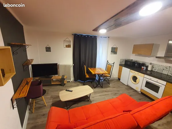 Studio pro - CENTRE VILLE - rénové - parking gratuit - résidence calme et sécurisé