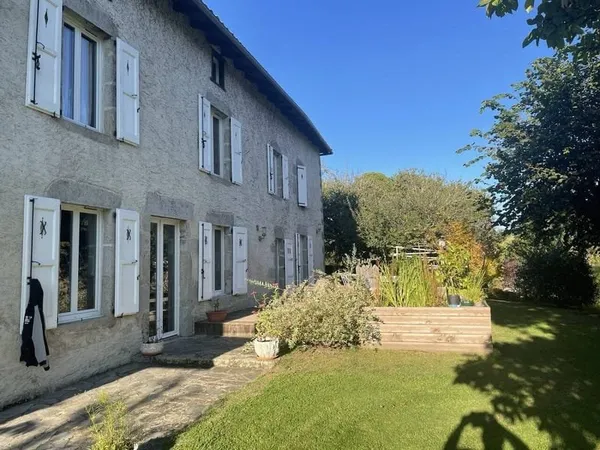 Maison 11 pièces 240 m²