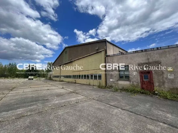Local d'activité 1091 m²