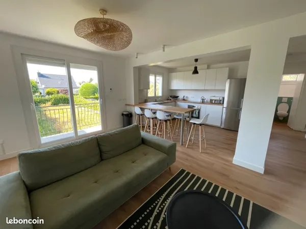 Maison/ Famille ou bureau/ 215m2/ 8 chambres/ jardin/ Garage
