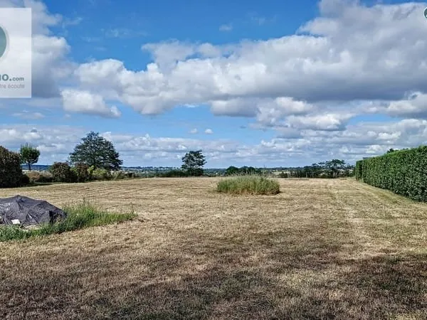 Rare terrain constructible avec agricole sur Néris les Bains (0