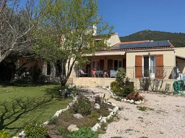 Maison individuelle 180 m2 - 2300m2 Terrain- Au calme