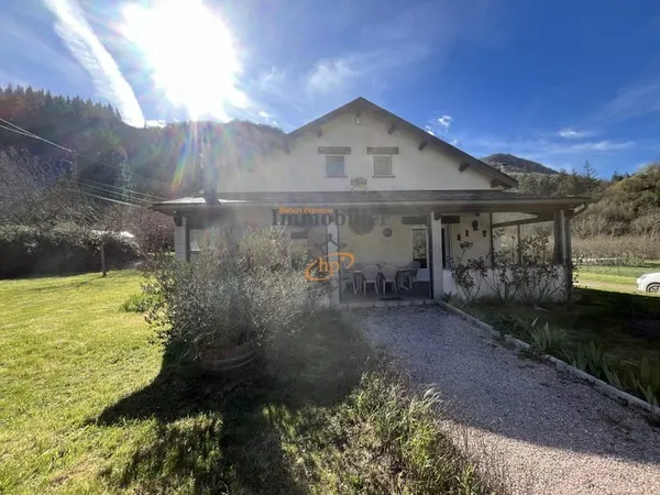 Vente maison de 160 m2 habitables sur 3610 m2 de terrain.
