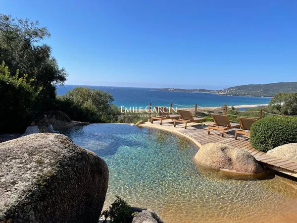 Tour Génoise du XVI siècle à louer en Corse, superbe vue mer