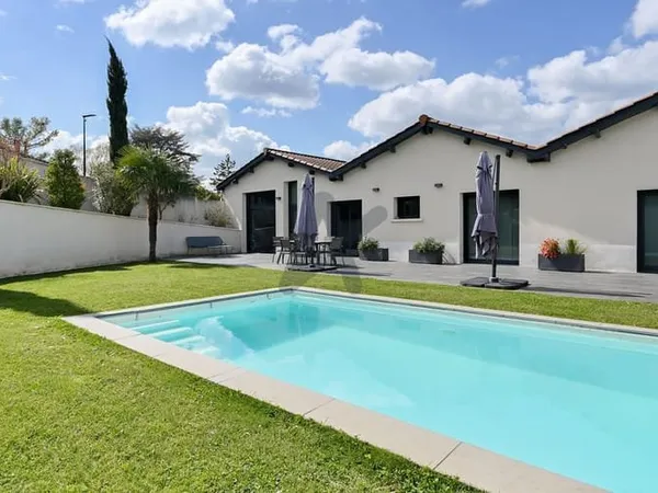 Montanay - Maison de plain pied de 183m2 env. - 4 chambres -