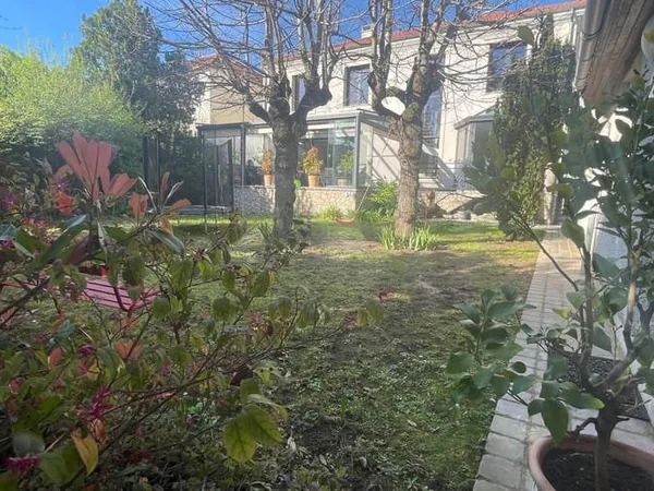 Maison 5 pièces 168 m²