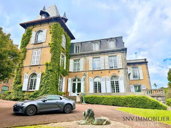 Château d'exception au sein d'un parc arboré avec dépendances, pavillon d'invités et maison de gardi