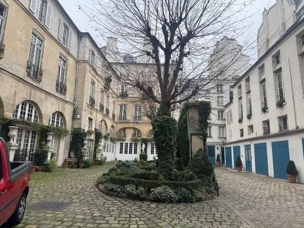 Local professionel à PARIS 7ème