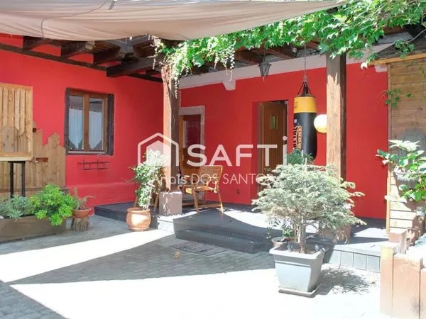 Maison 8 pièces 242 m²