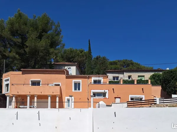 LE ROVE, Beau STUDIO de 32 m2 avec terrasse de 12 m2