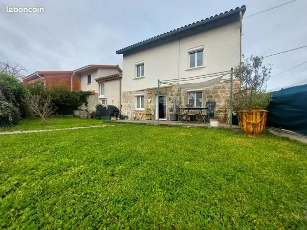Maison avec terrain à 990 par mois