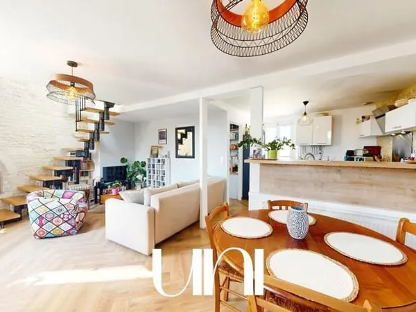 Appartement 3 pièces de 54 m2 très lumineux - Bayeux hyper centre