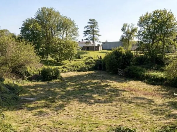 Terrain 827 m²