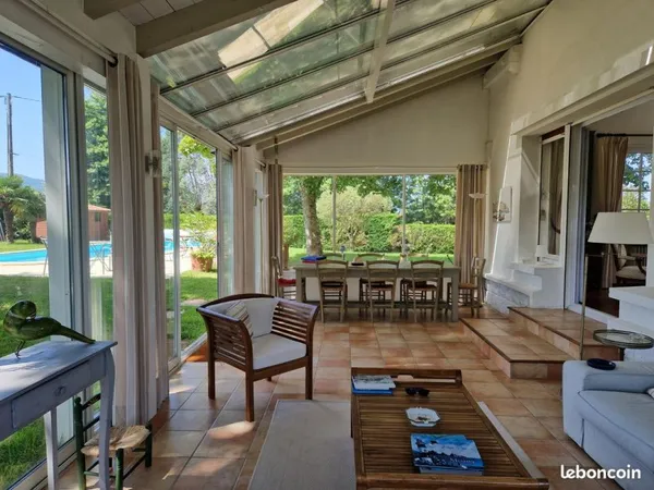 Propriété 9 pièces 213 m²