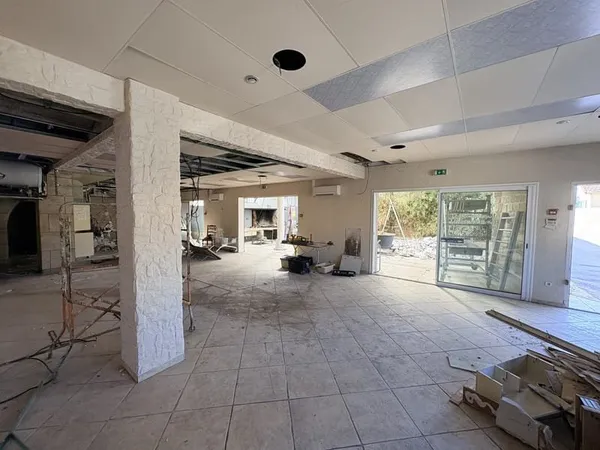 LOCAL PROFESSIONNEL NIMES OUEST
