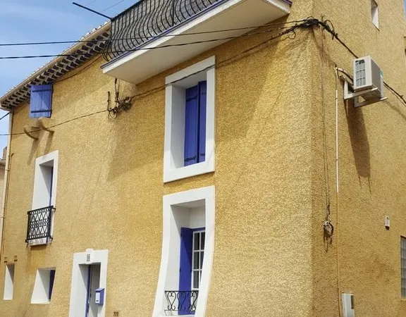 Maison de ville avec garage et terrasse