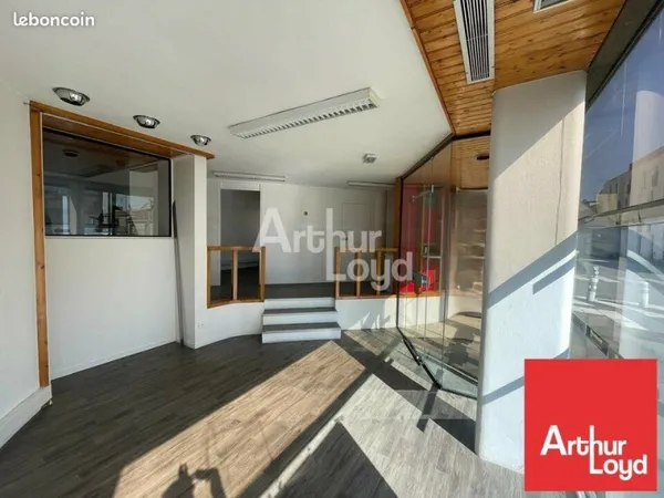 LOCAL COMMERCIAL 75 m² LA ROCHE SUR YON