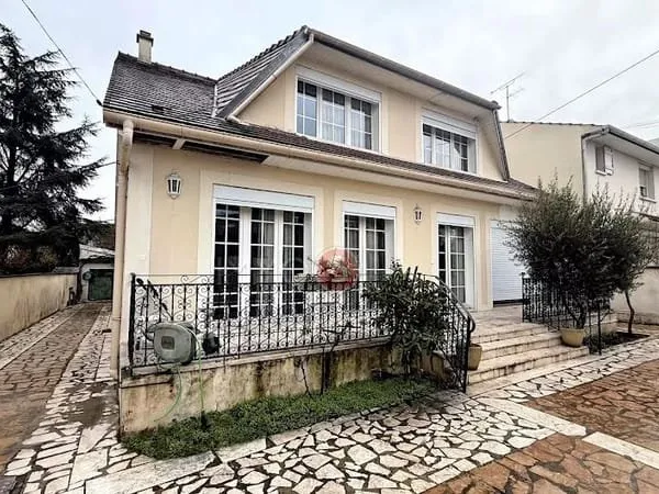 Maison 7 pièces 250 m²