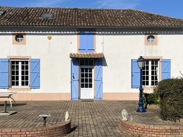 Maison de 3 chambres avec granges et petite maison à rénover