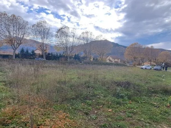 Terrain 597 m²
