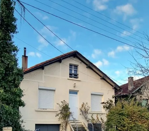 A LOUER : EXCLUSIVITE : MAISON ANNEES 30 rénovée sur JARDIN